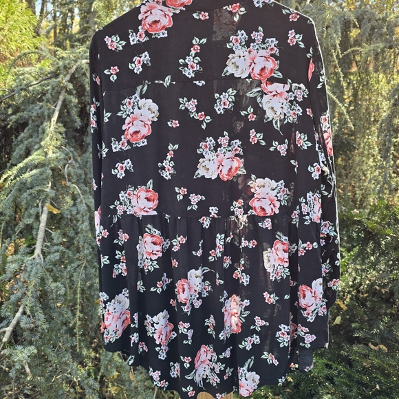 Torrid Floral Black Button-Up Blouse - Picture 6 of 7